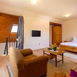 Lakeside Serenity House - Happy Appartement