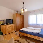 Lakeside Serenity House - Happy *