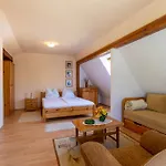Lakeside Serenity House - Happy
