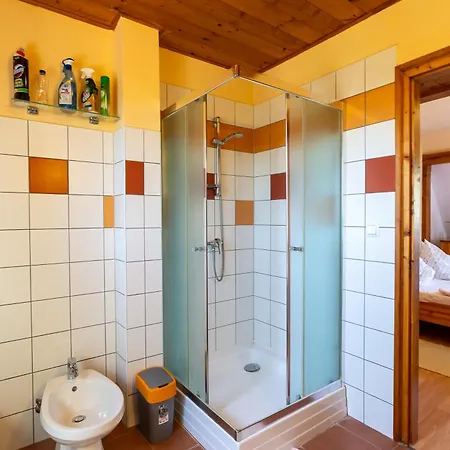 Lakeside Serenity House - Happy *