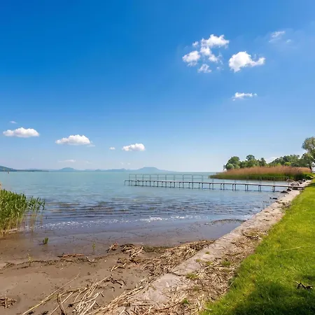 Lakeside Serenity House - Happy *